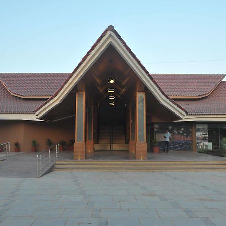 Palm Green Club Resort Jetalpur Extérieur photo