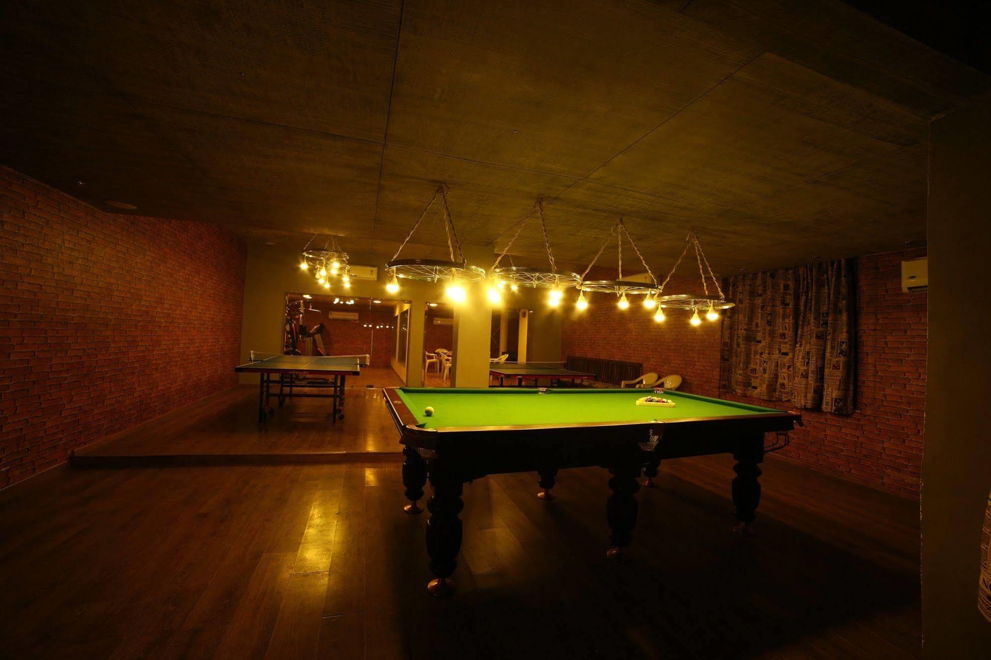 Palm Green Club Resort Jetalpur Extérieur photo