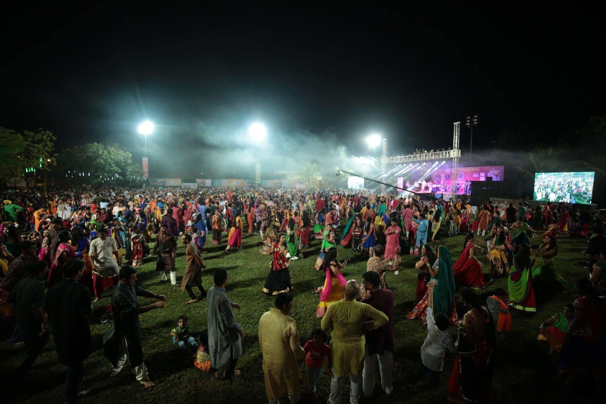 Palm Green Club Resort Jetalpur Extérieur photo