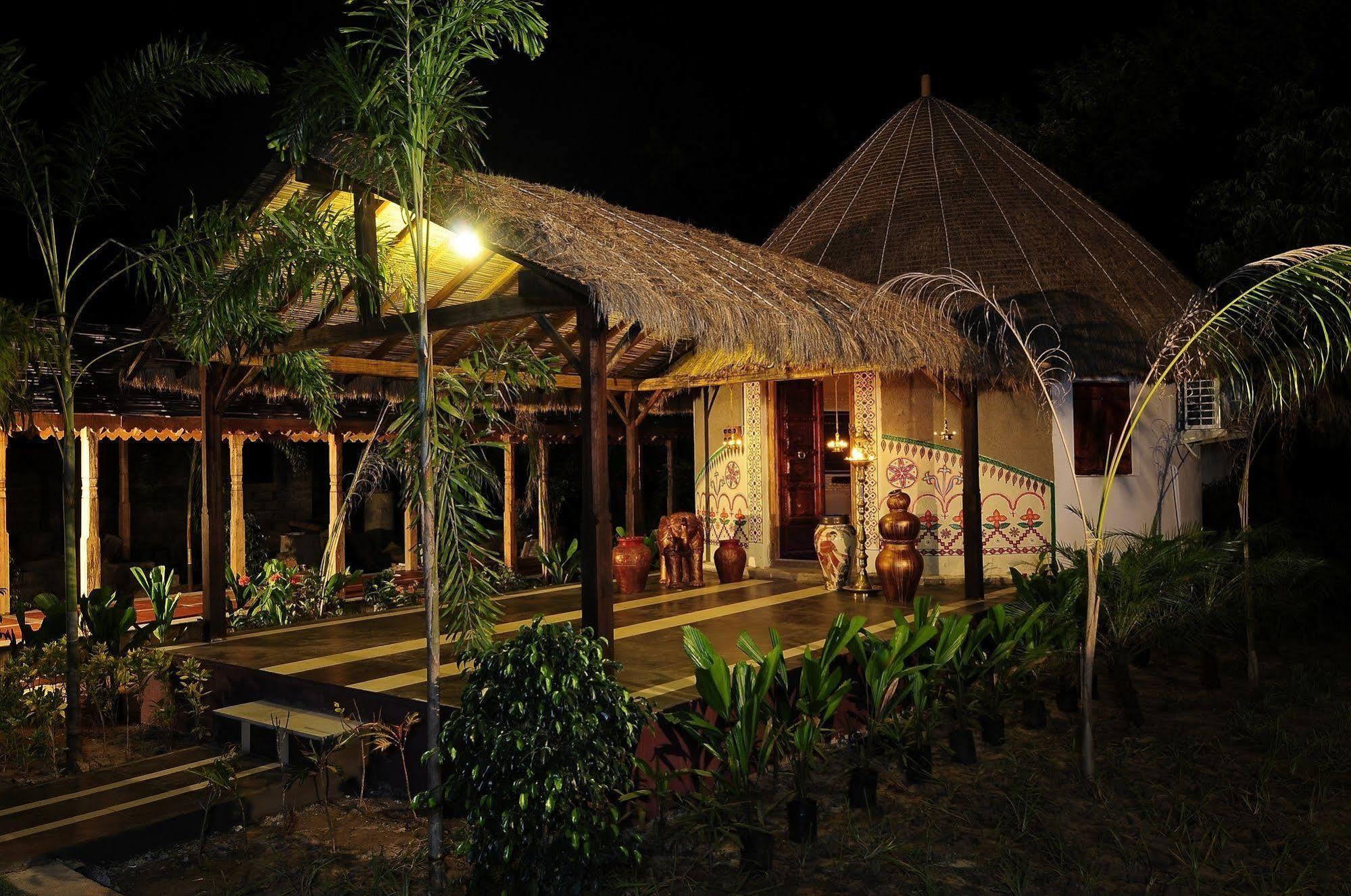 Palm Green Club Resort Jetalpur Extérieur photo