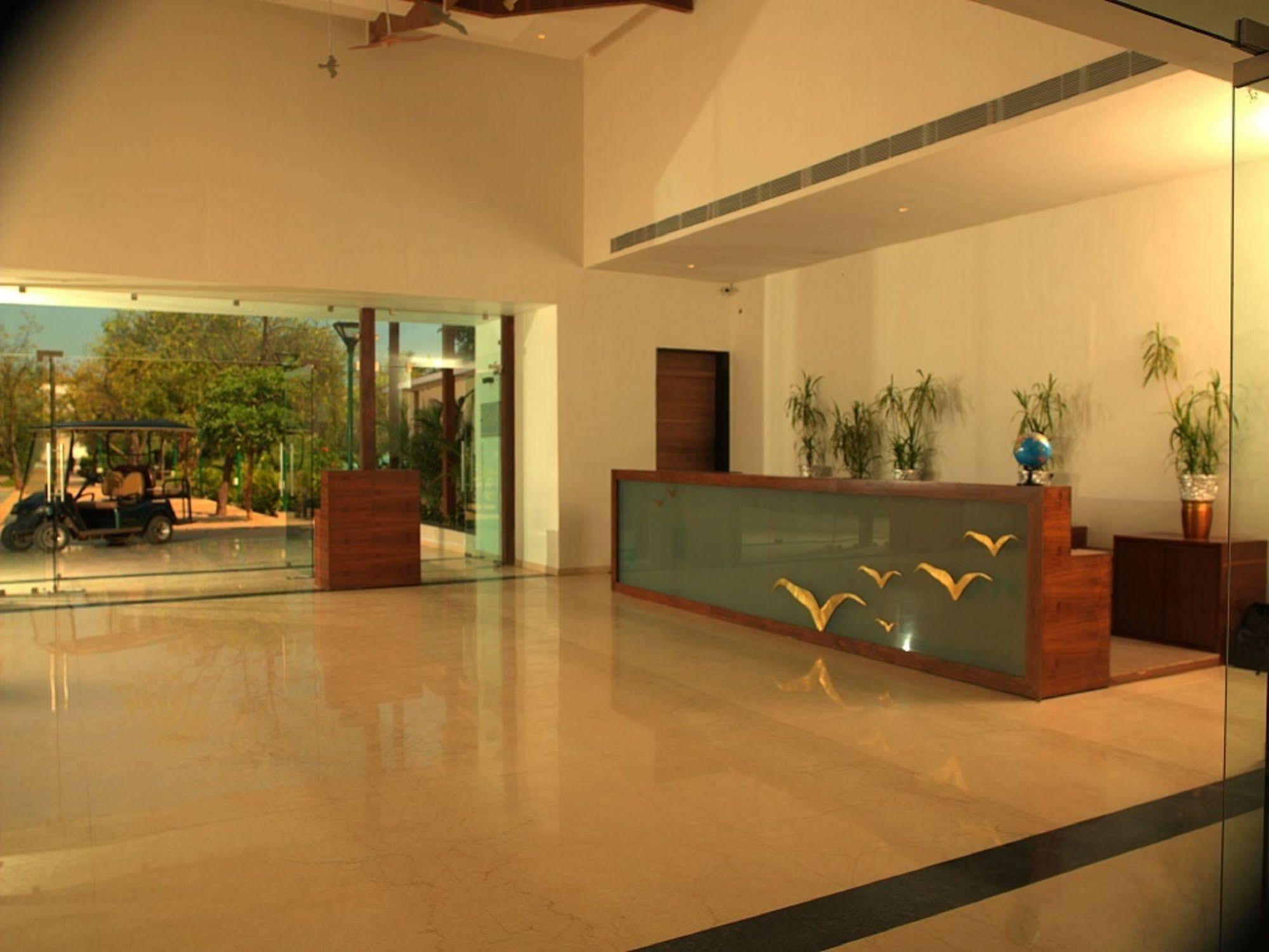 Palm Green Club Resort Jetalpur Extérieur photo