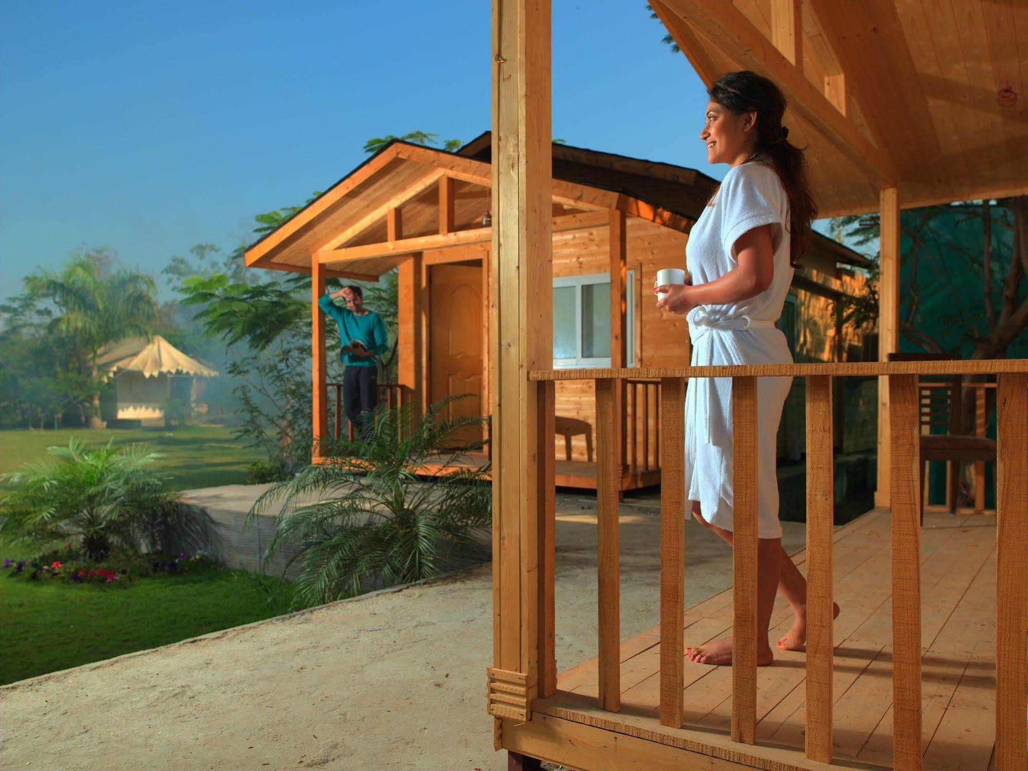 Palm Green Club Resort Jetalpur Extérieur photo